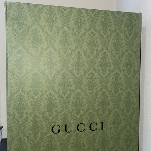 The GG motif enriched with the Web strap and black leather trims. - Picture 10 of 12